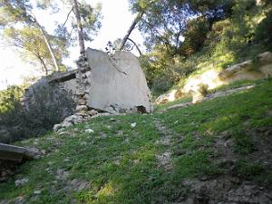 1868 les ruines a dessus de la grotte